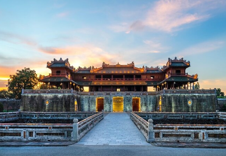 HUE CITY: KHAI DINH TOMB – THIEN MU PAGODA – HUE CITADEL 